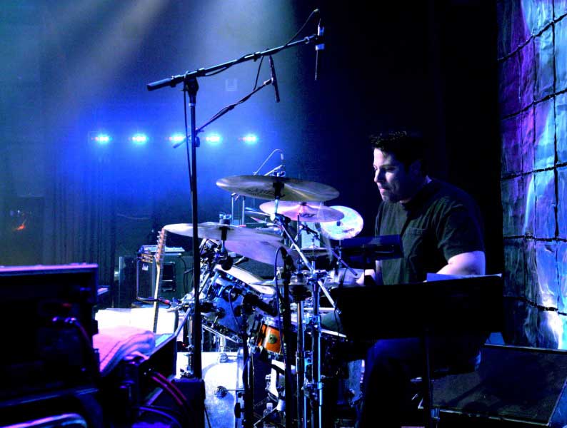 Greg Grunberg drumming
